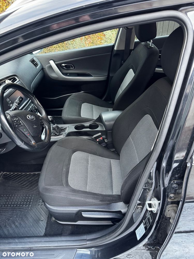 Kia Ceed 1.6 CRDi 136 ISG Dream Team Edition - 8