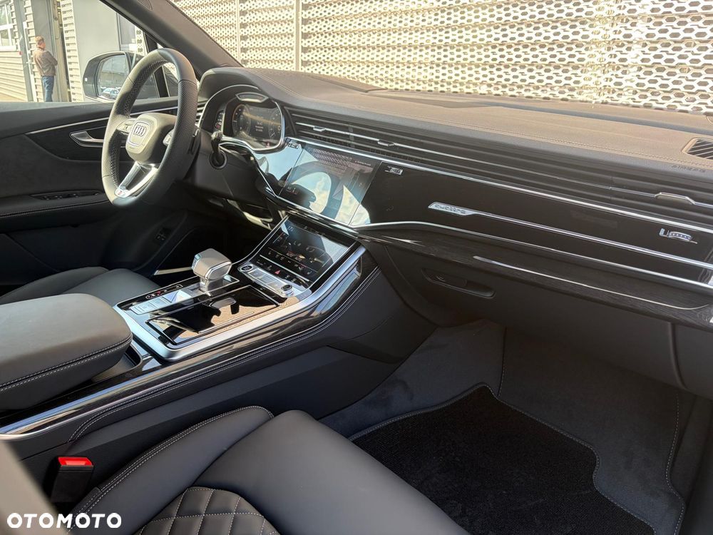 Audi Q7 TFSI e PHEV 290 kW Quattro S Line Tiptr - 10