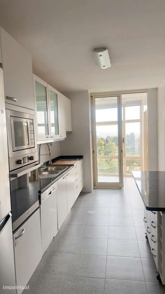 Apartamento T2 com 2 casas de banho e varanda - Grande imagem: 5/20