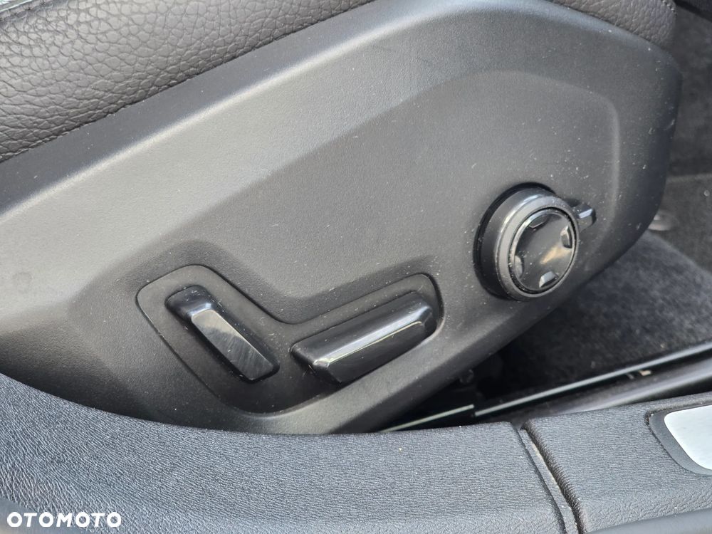 Volvo V60 T6 AWD Plug-In Hybrid Plus Dark - 22