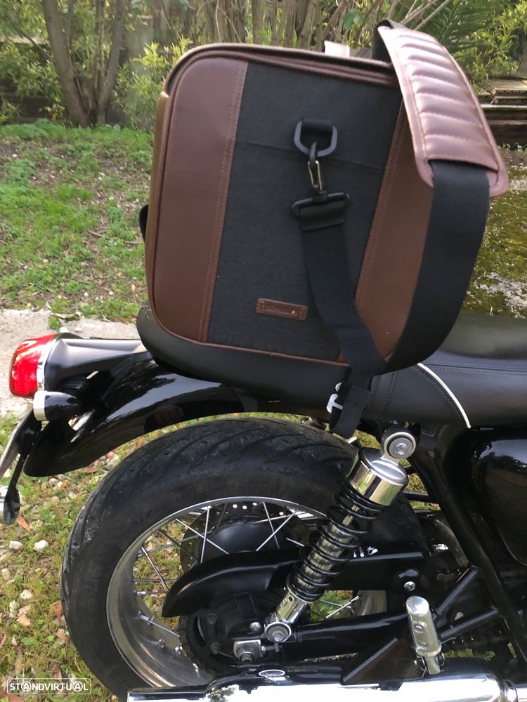 Triumph Bonneville - 8