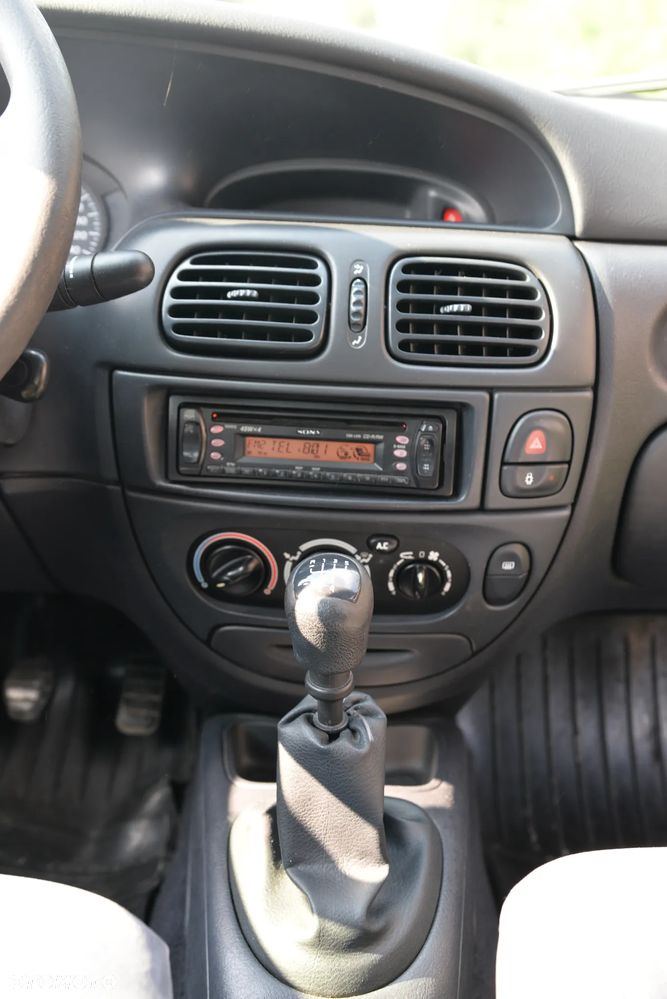 Renault Megane 1.9 dTi Authentique - 9