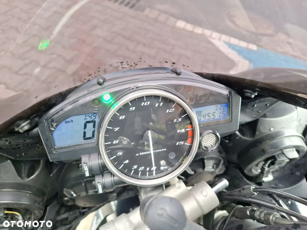 Yamaha R1 - 5