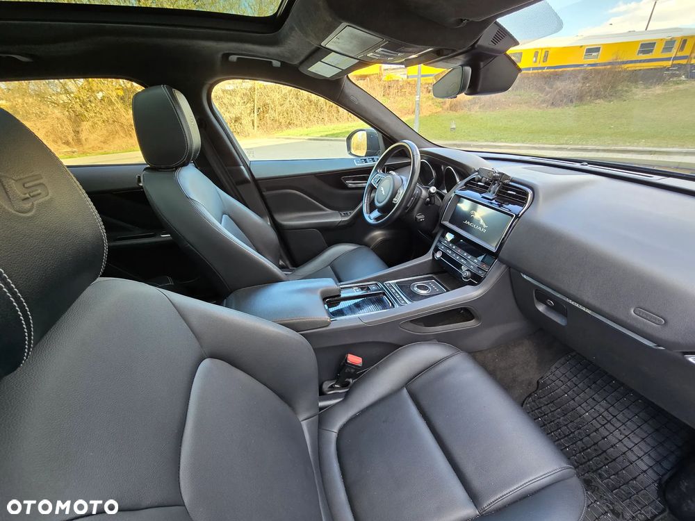 Jaguar F-Pace 30t AWD Prestige - 28