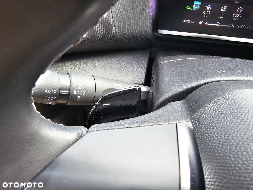 Citroën C4 BlueHDi 130 Stop&Start EAT8 SHINE - 24