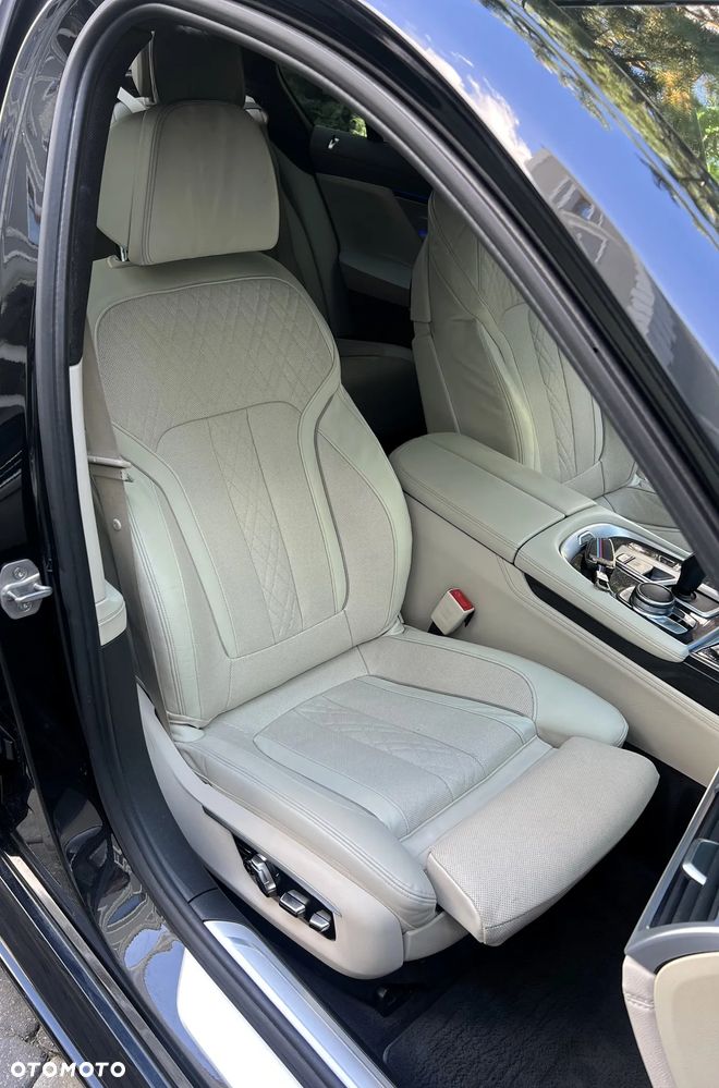 BMW Seria 7 750Li xDrive Edition Exclusive - 17
