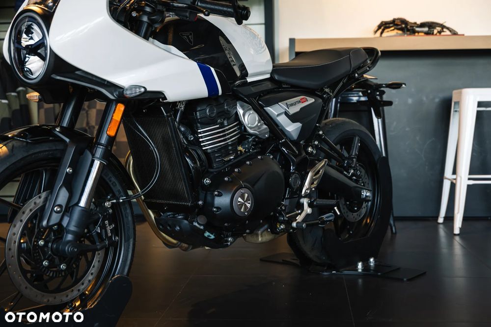 Triumph Thruxton - 7