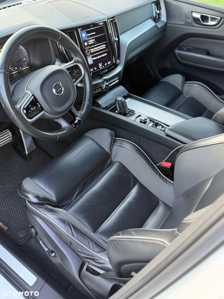 Volvo XC 60 B5 D AWD R-Design - 10