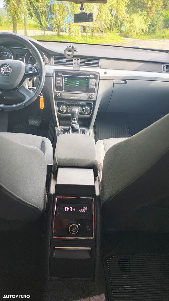Skoda Superb 2.0 TDI Ambition - 11