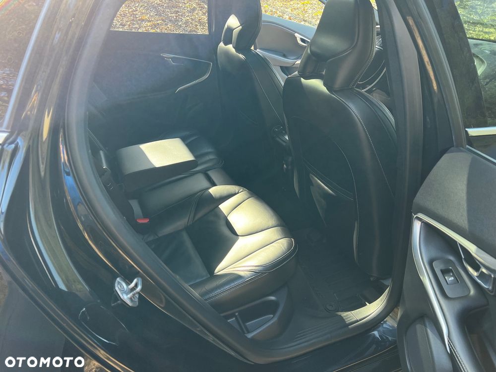 Volvo V40 D4 Drive-E R-Design Summum - 18