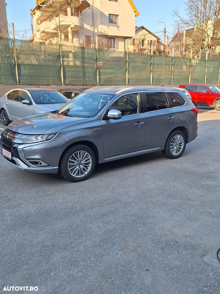 Mitsubishi Outlander PHEV 2.4 L 4X4 Instyle+ - 3