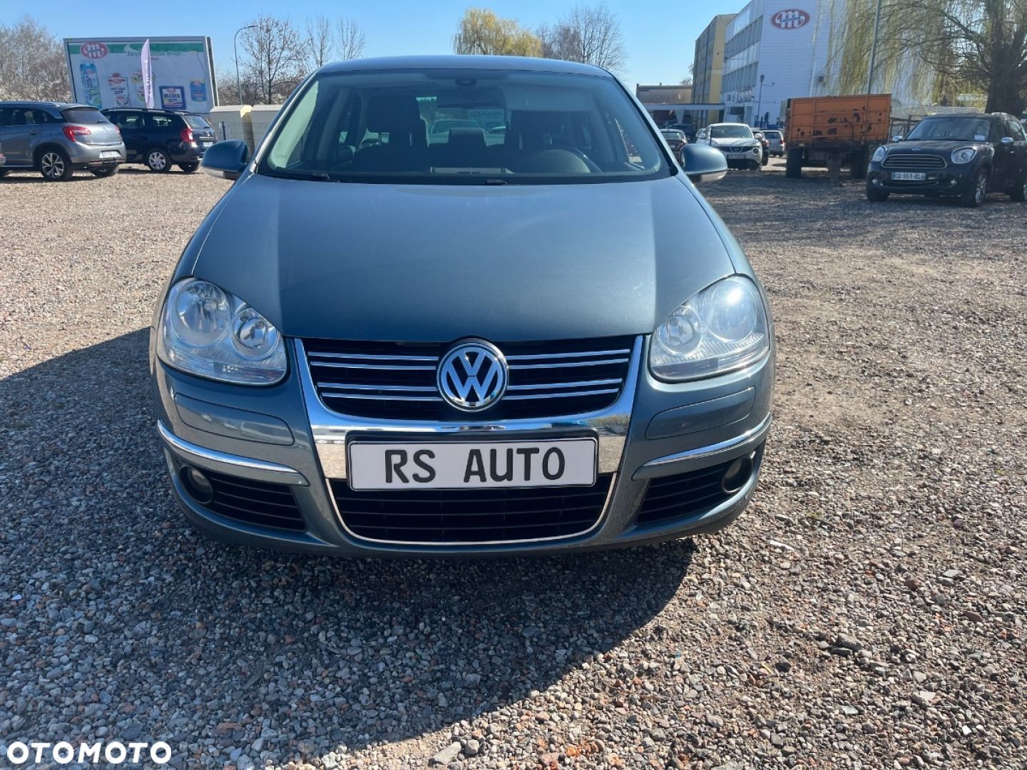 Volkswagen Jetta - 1