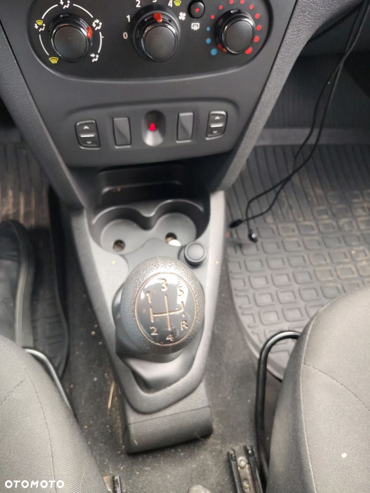 Dacia Logan 1.2 16V Access EU6 - 15