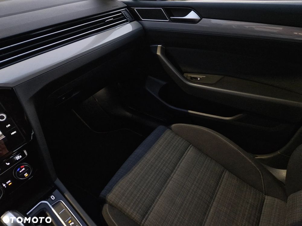 Volkswagen Passat 2.0 TSI Business DSG - 11