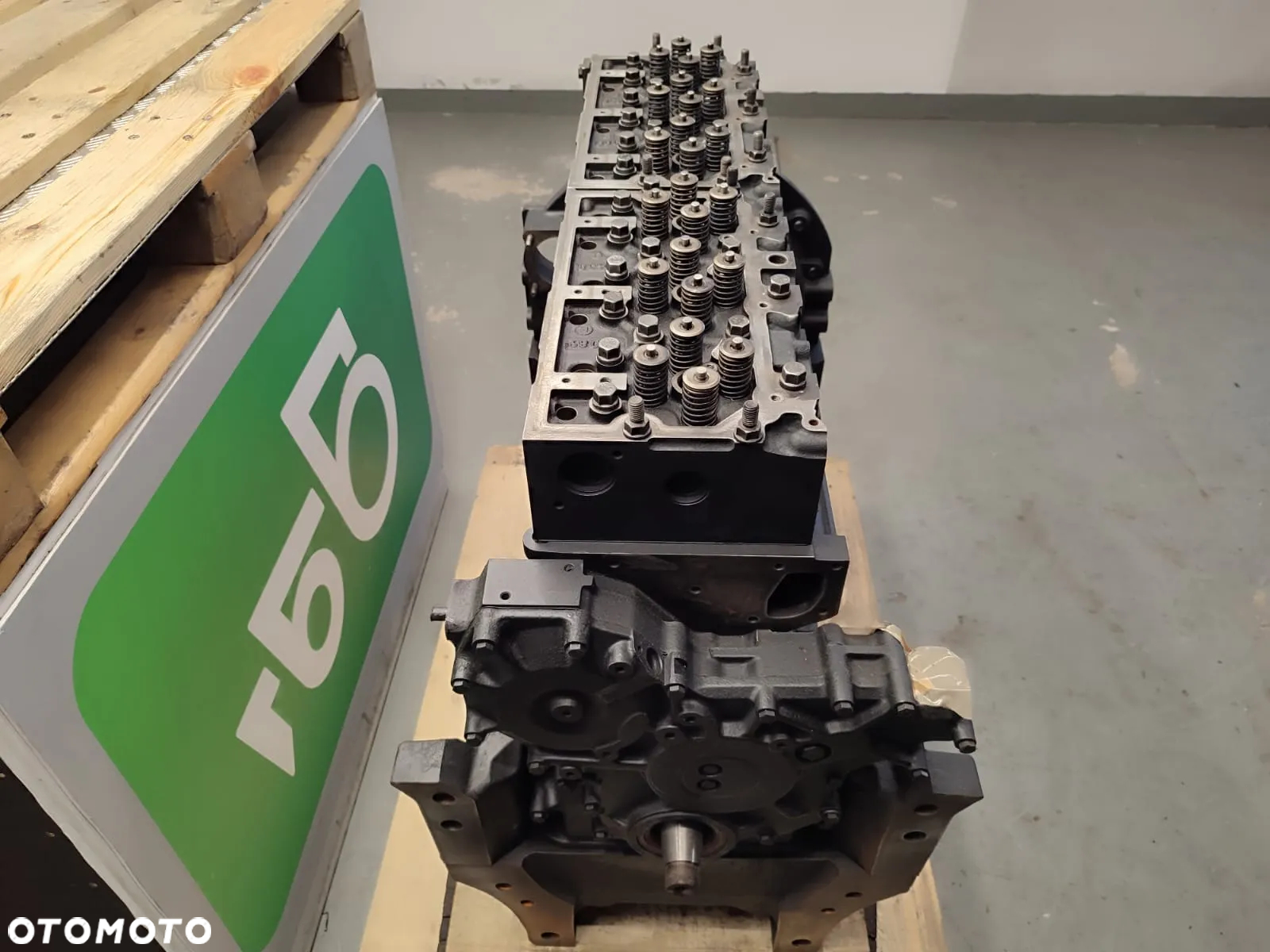 Słupek silnika MASSEY FERGUSON 7718 7720 - 10