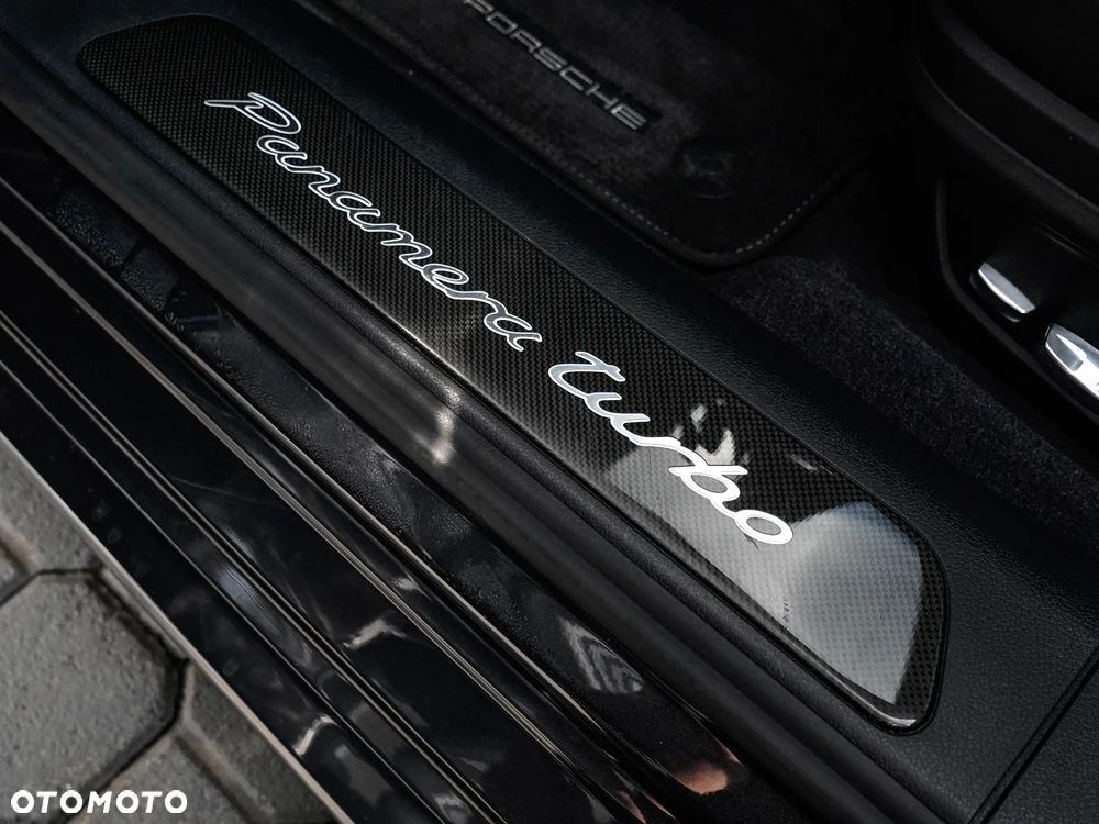 Porsche Panamera Turbo - 23