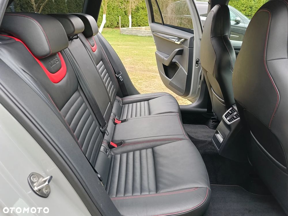 Skoda Octavia 2.0 TDI DSG RS - 32