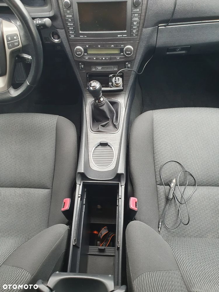 Toyota Avensis 1.8 Sol plus NAVI - 18