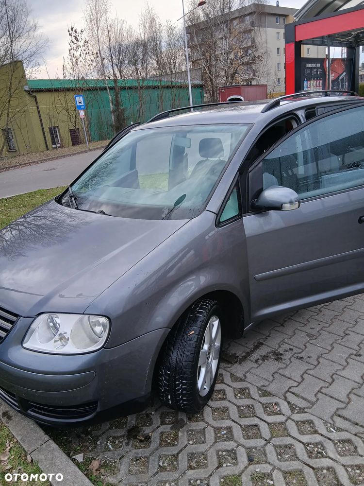 Volkswagen Touran 1.6 Conceptline - 8
