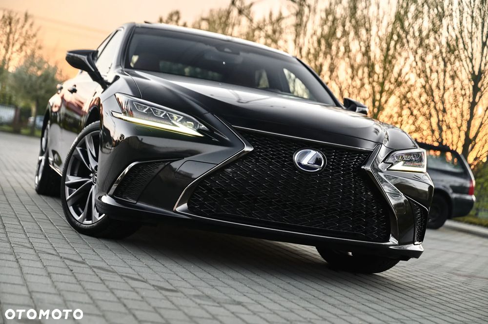 Lexus ES 300h F Sport - 3