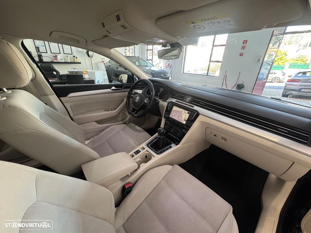 VW Passat 1.6 TDI BlueMotion - 14