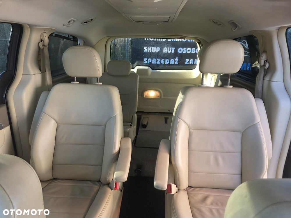 Volkswagen Routan - 34