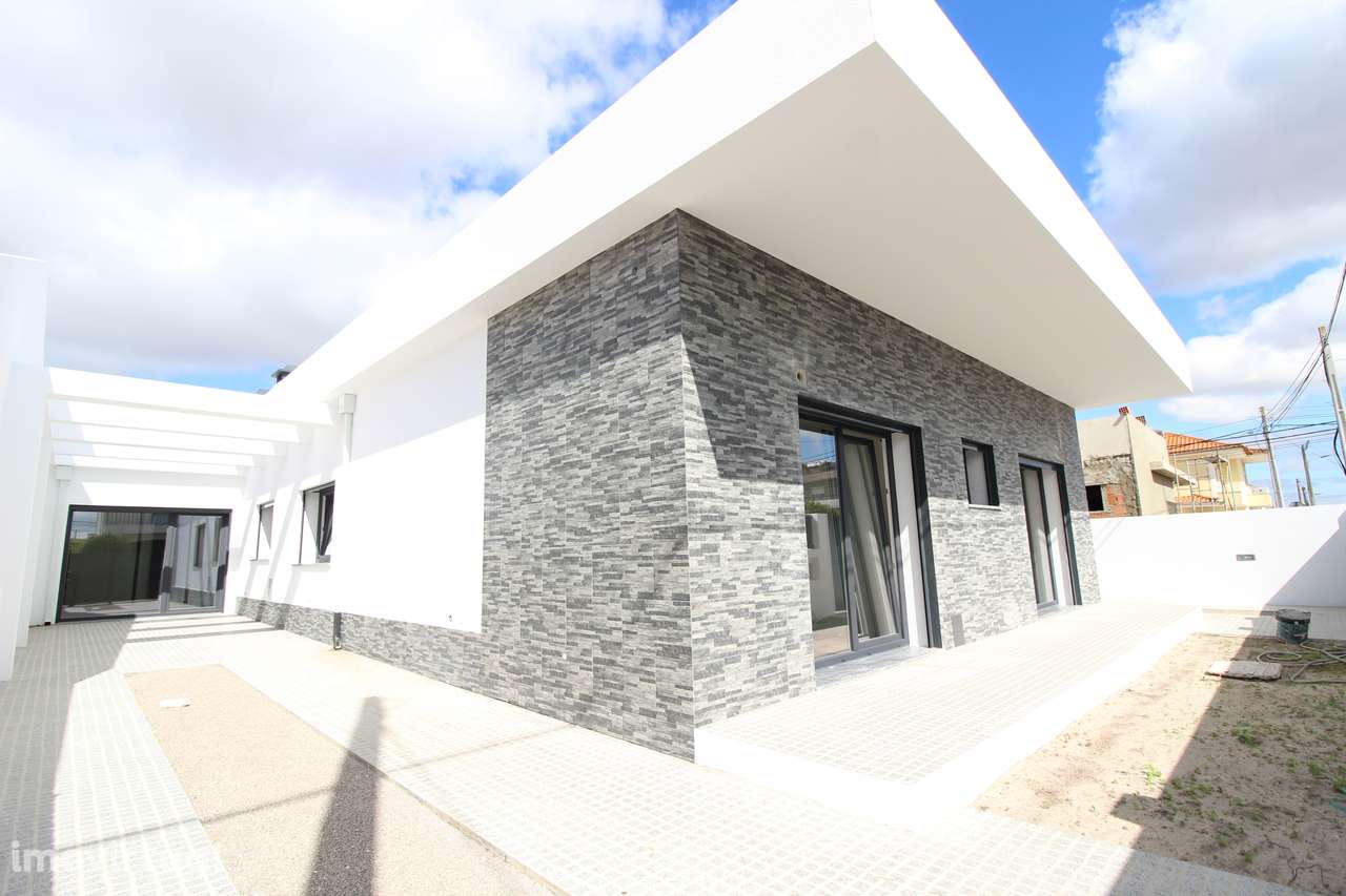 Moradia Isolada V4; Fernão Ferro - Grande imagem: 2/23