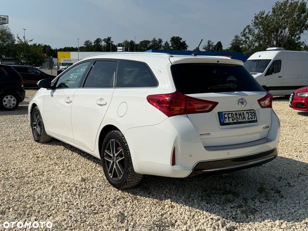 Toyota Auris 1.6 Premium - 6