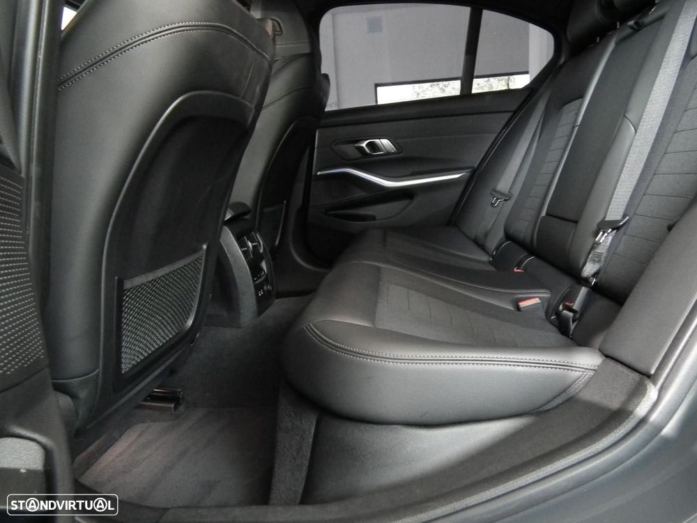 BMW 318 d Line Sport - 12