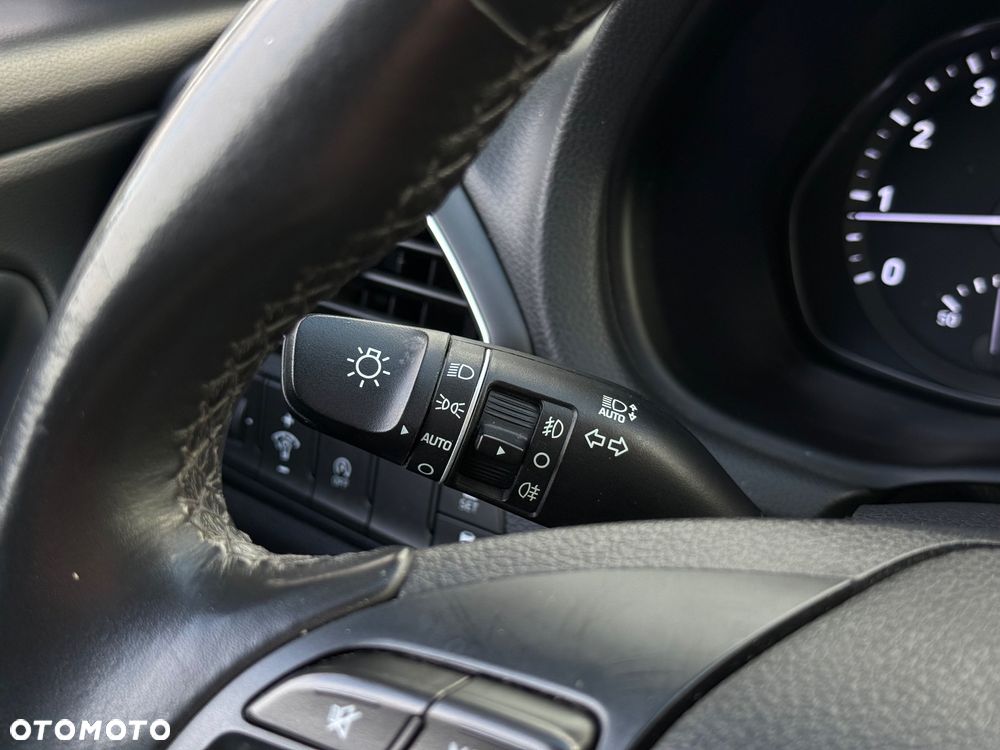 Hyundai i30 1.5 DPI Classic + - 13