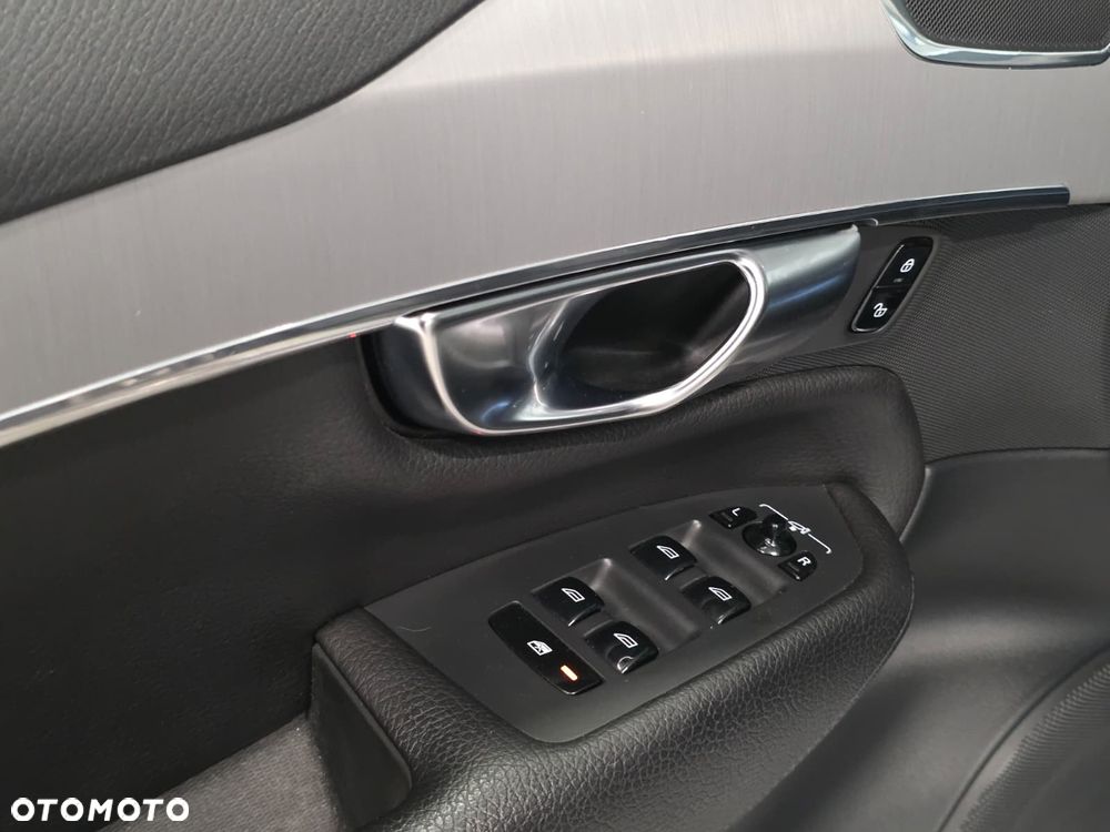 Volvo XC 90 B5 D AWD Geartronic Momentum Pro - 21