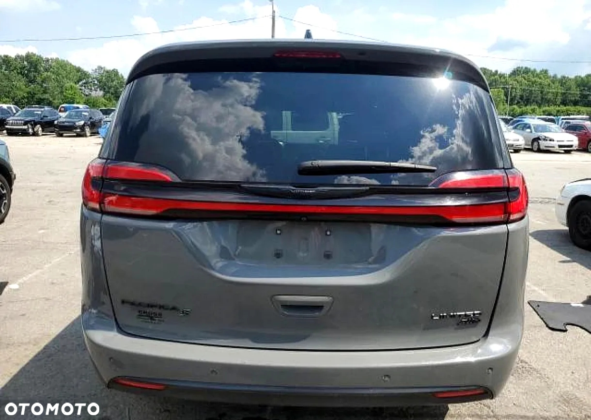 Chrysler Pacifica - 4