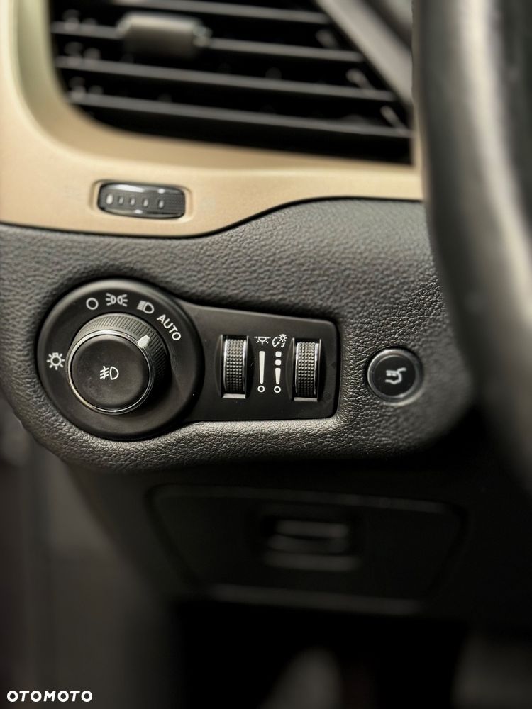 Jeep Cherokee 3.2 V6 Pentastar Active Drive I Automatik Limited - 23