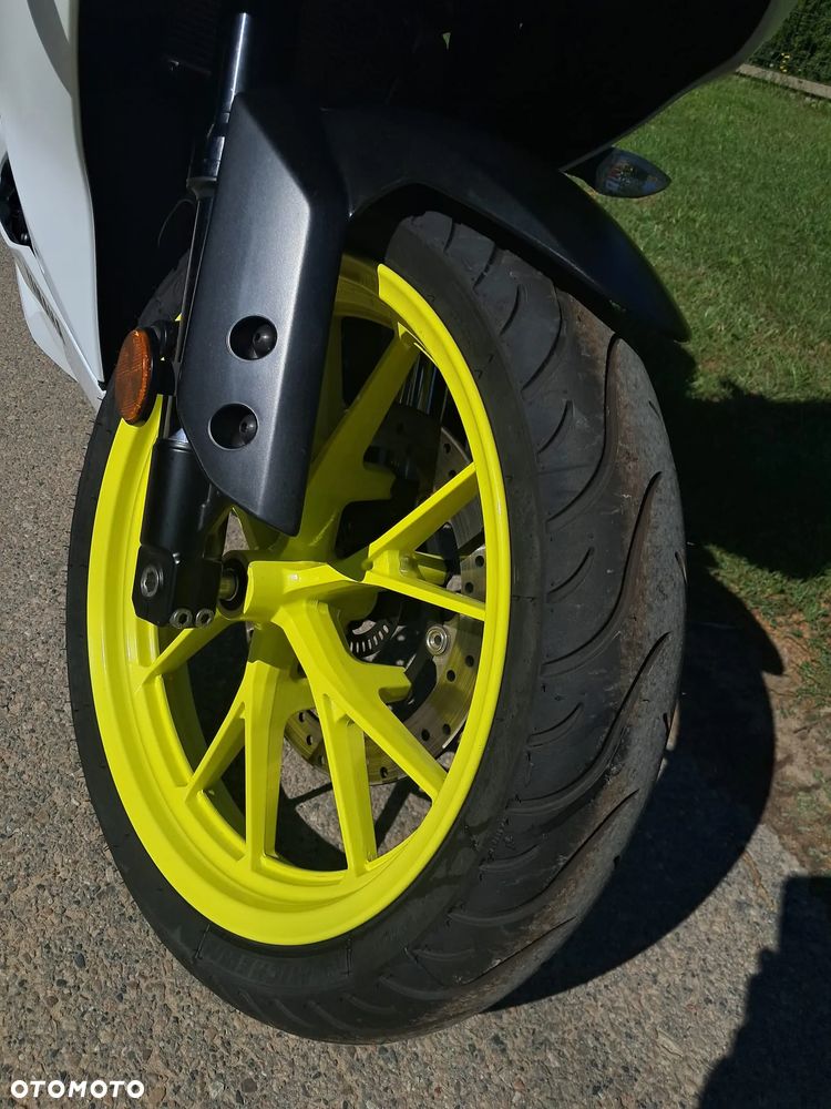 Yamaha YZF - 6