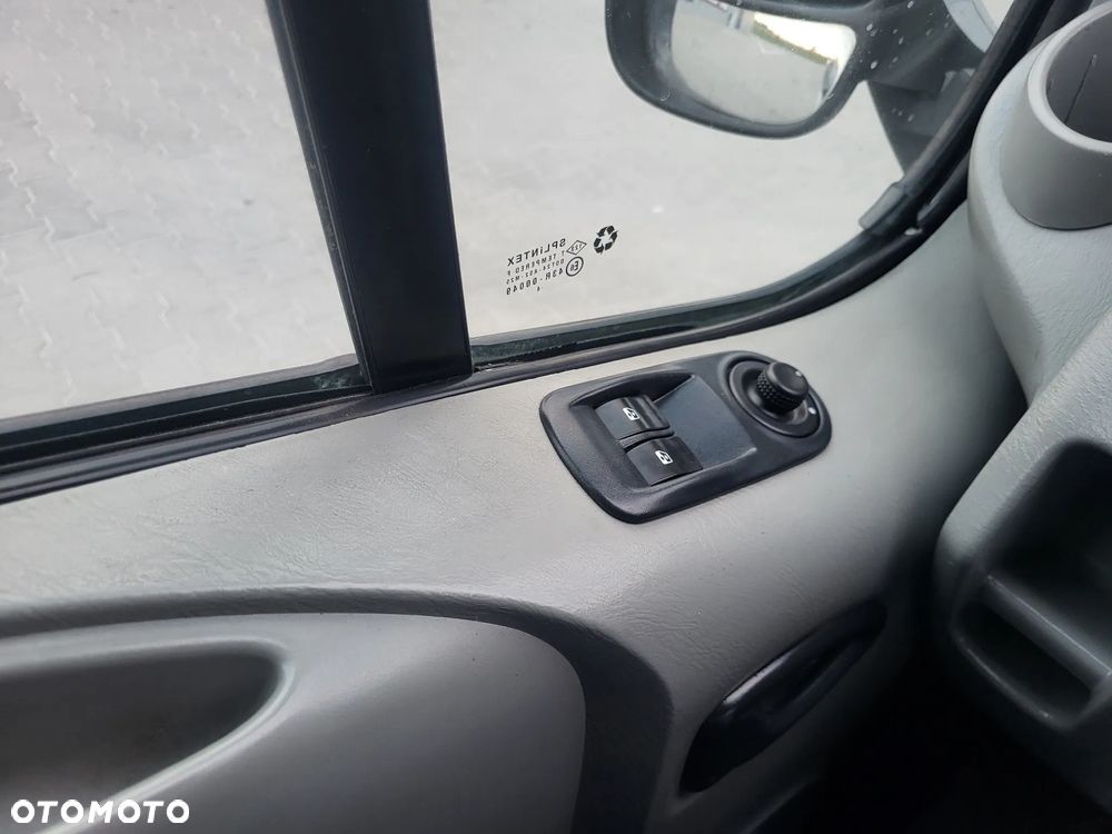 Opel Vivaro - 38