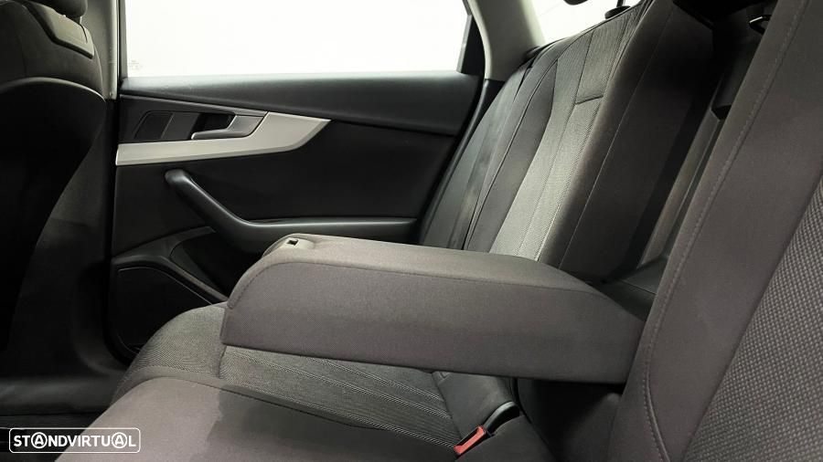 Audi A4 Avant 2.0 TDI Business Line - 27