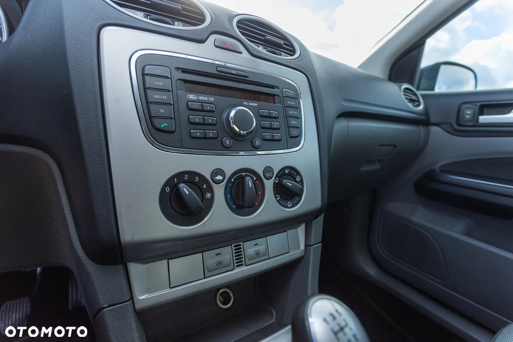 Ford Focus 1.6 Ambiente - 6