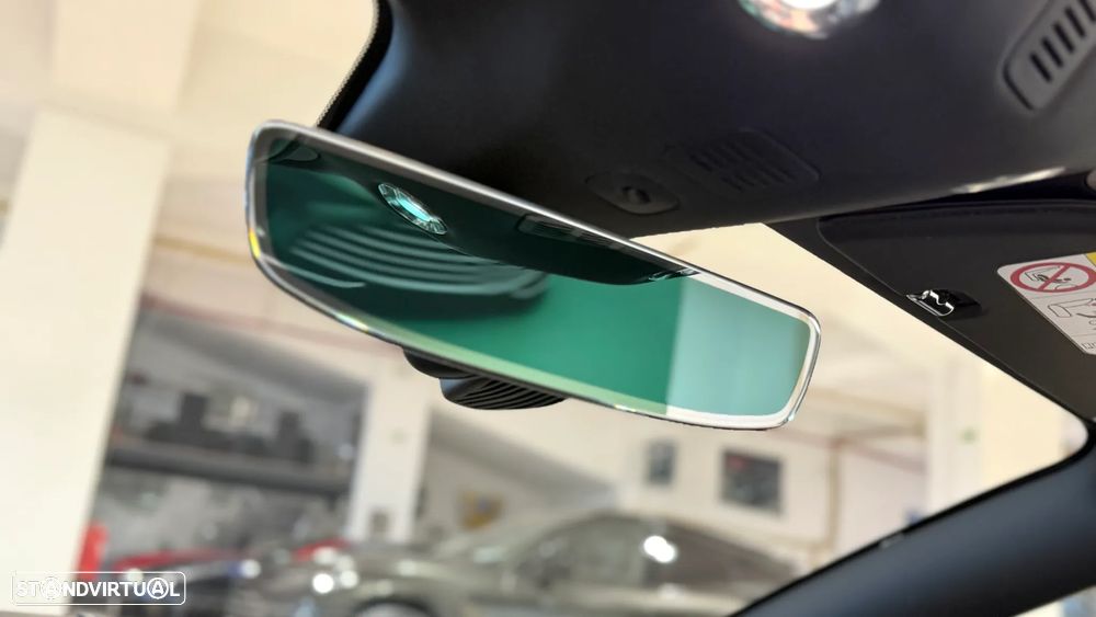 Aston Martin DB11 Volante V8 - 36