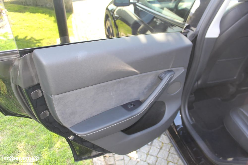 Tesla Model Y Performance Dual Motor AWD - 23