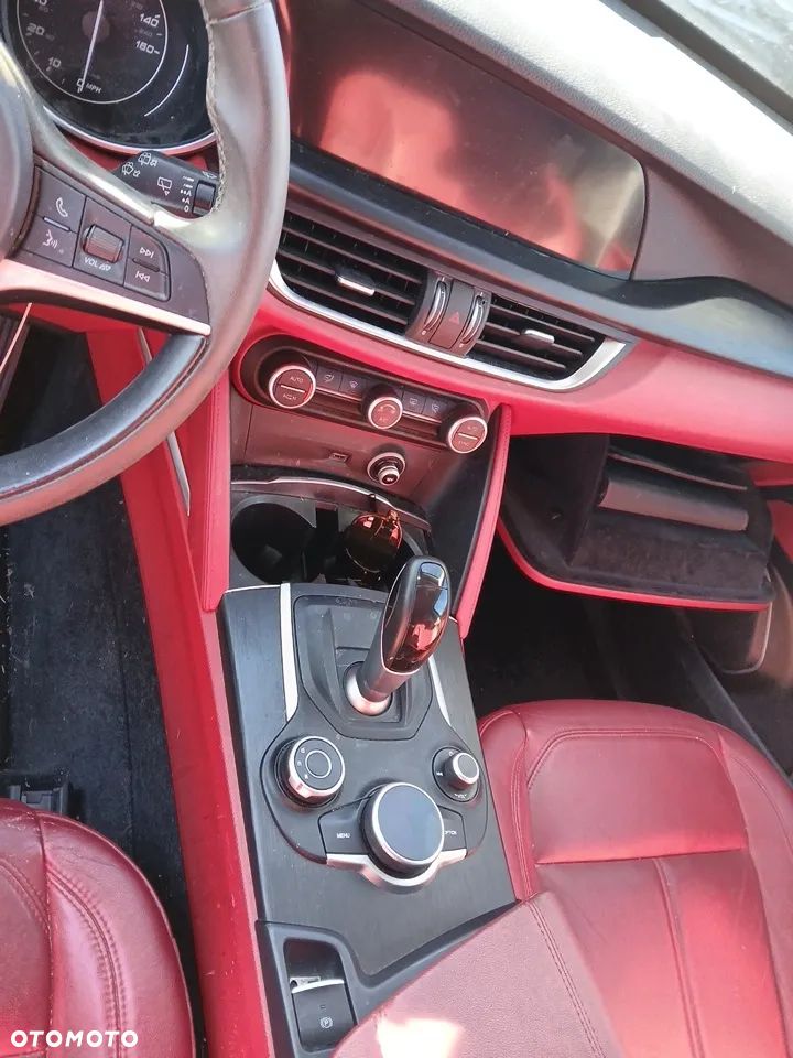 Alfa Romeo Stelvio - 17