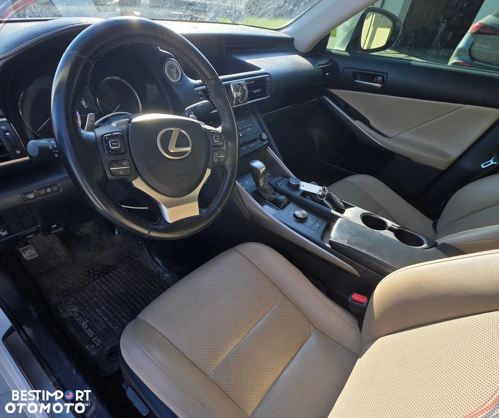 Lexus IS 200t / 300 Prestige - 11