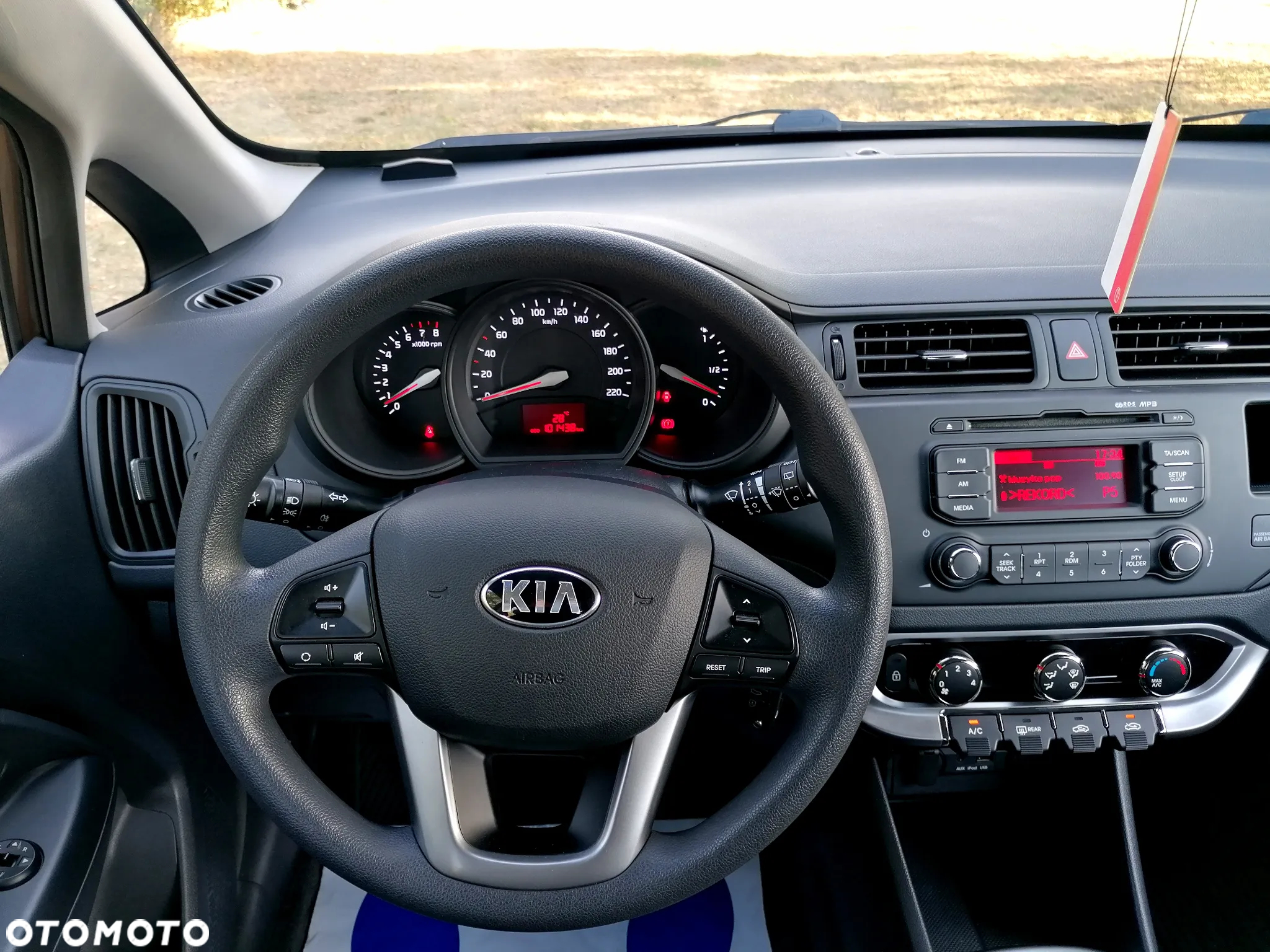 Kia Rio 1.4 Dream Team Edition - 20
