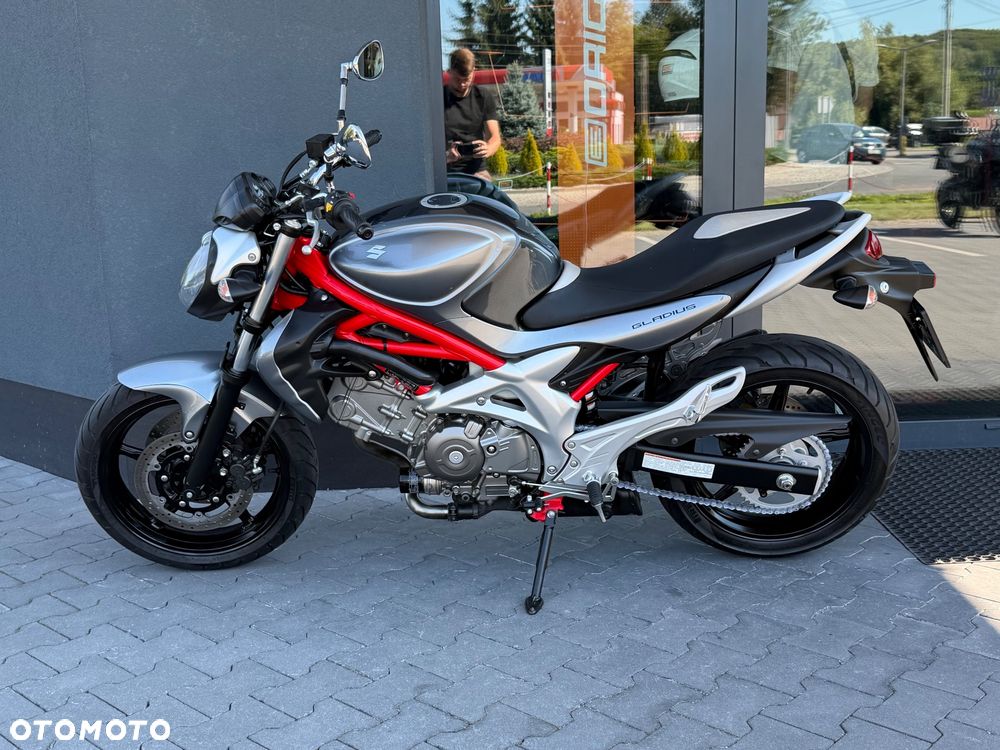 Suzuki Gladius - 28