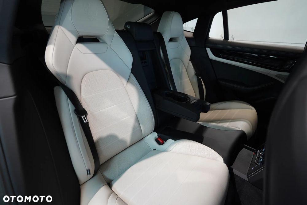 Porsche Panamera 4S E-Hybrid PHEV - 12