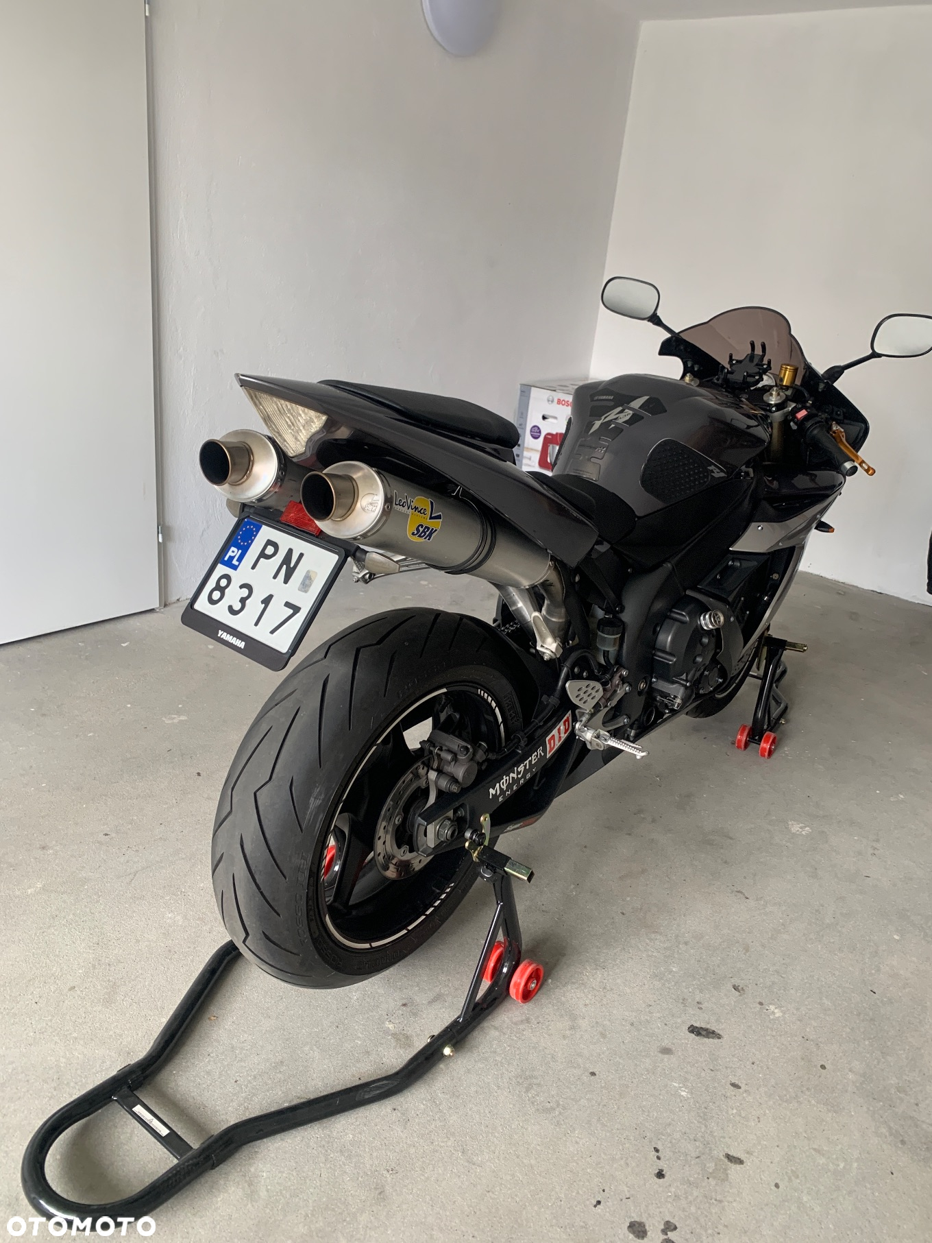 Yamaha R1 - 3