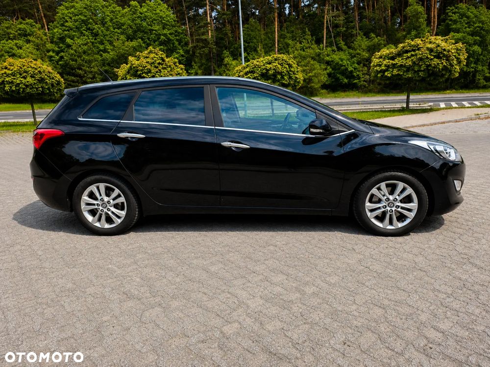 Hyundai i30 blue 1.6 CRDi Style - 6