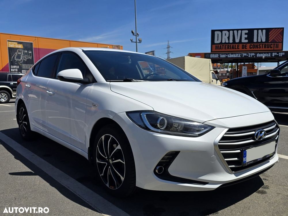 Hyundai Elantra 1.6 CRDI Comfort - 1
