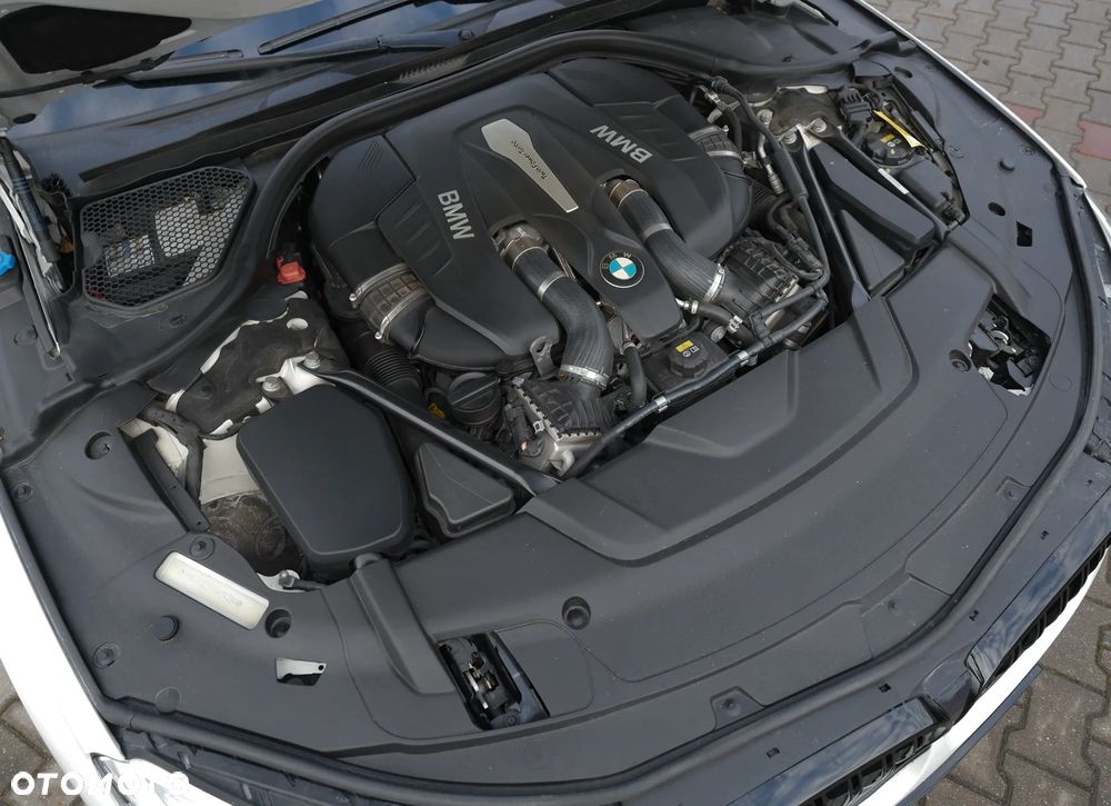 BMW Seria 7 750Li xDrive - 23