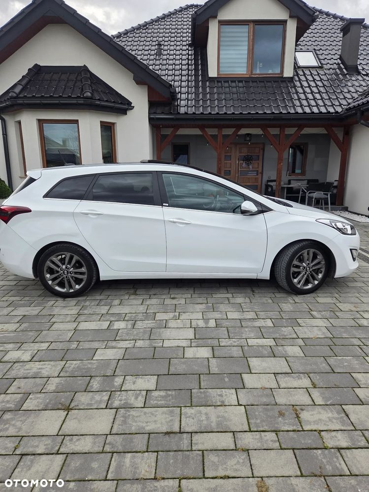 Hyundai i30 1.6 CRDi Comfort DCT - 4