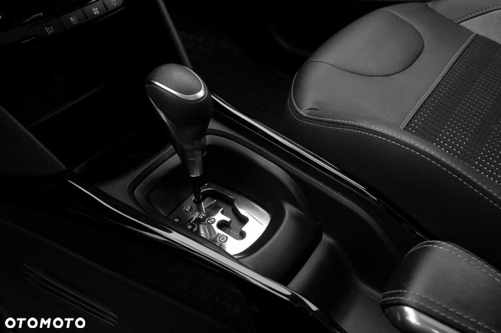 Peugeot 2008 PureTech 110 GPF Stop&Start EAT6 Allure - 23